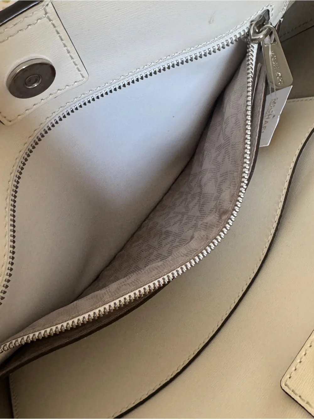 Preowned Vintage Michael Kors Emry Large Leather Tote Optic White 30t6se4t71